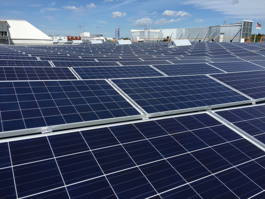 POW Finlandin kumppani Solnet Green Energy rakentaa K-citymarket Tammiston katolle Suomen suurimman kiinteistökohtaisen aurinkovoimalan.